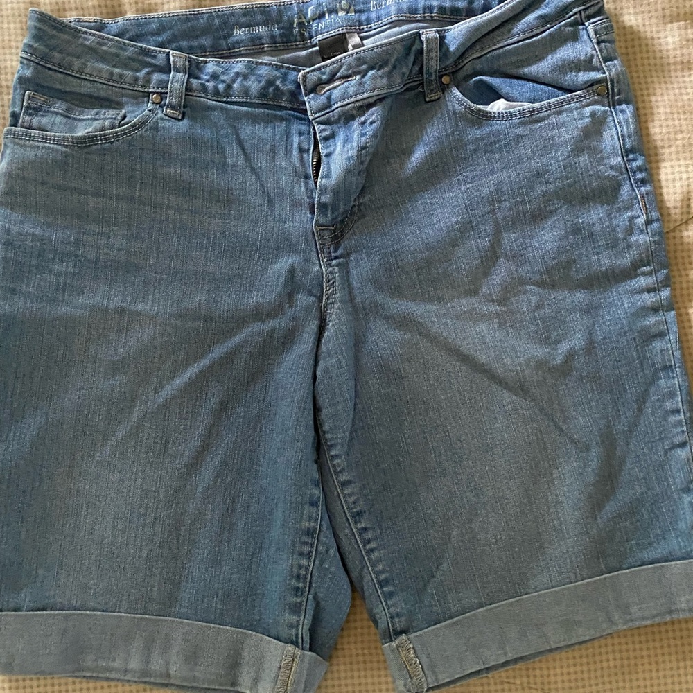 API.9 Bermuda shorts size 12